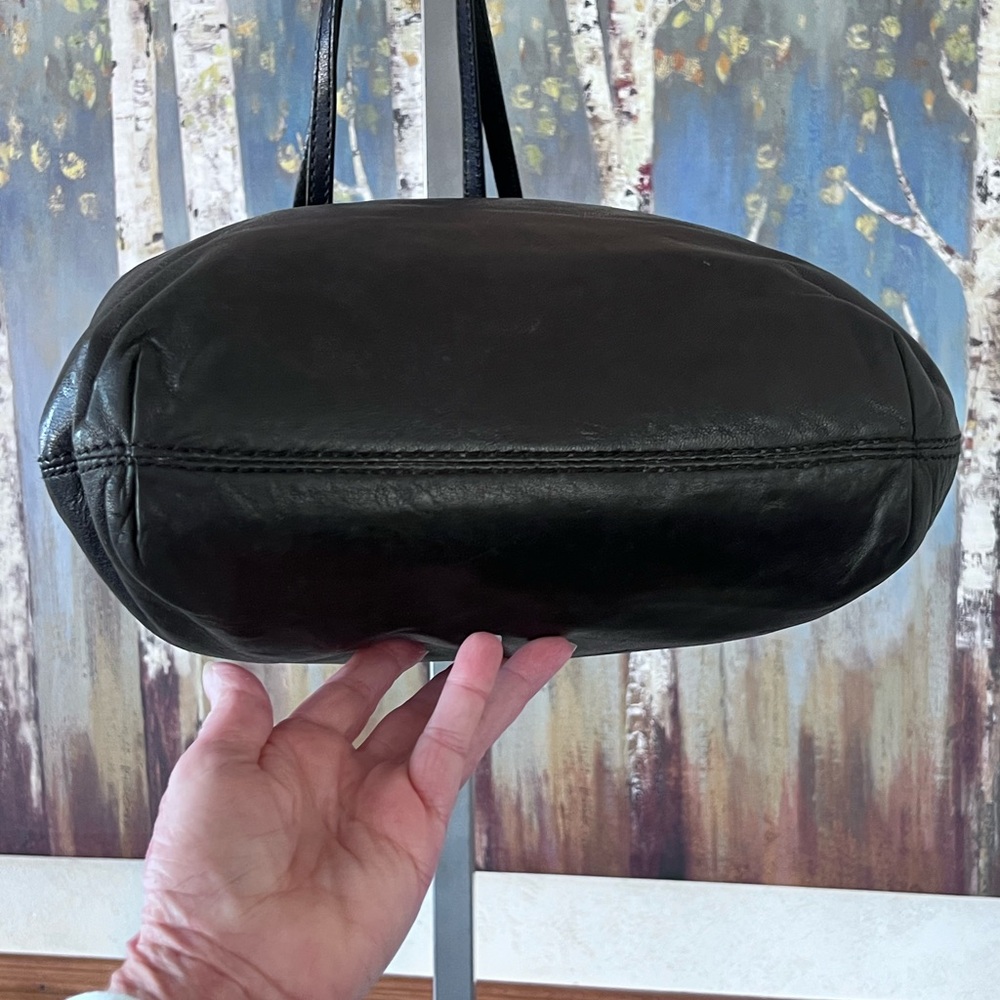 Micheal Micheal Kors Lightweight Black Leather Shoulder Bag - Picture 4 of 11